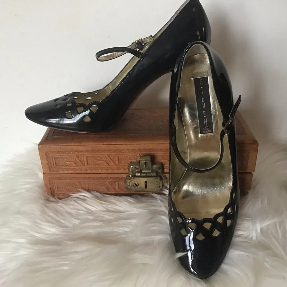 Steven Steve Madden black pierced “Dreamin” trap patent leather stilettos 8.5